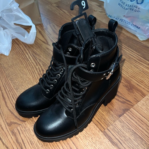 No Boundaries Black Combat Boots - Picture 2 of 5